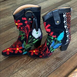 Zeyzani sz 36 Floral Embroidered Black Ankle Boots Zeyzani euc